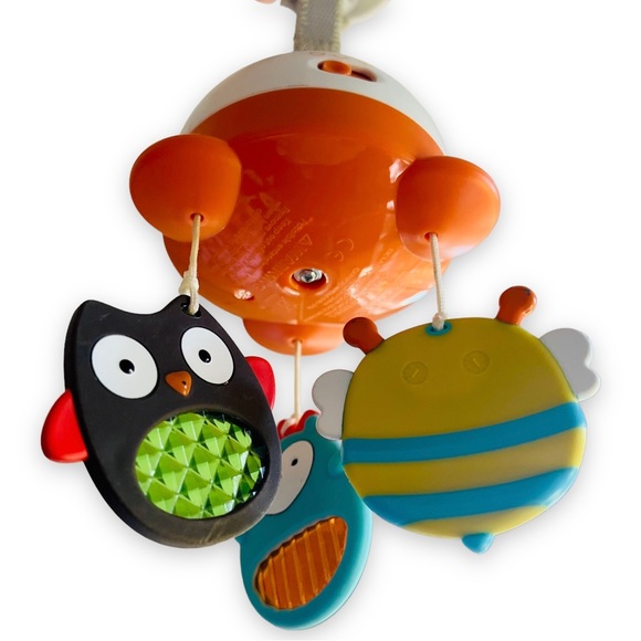 Skip Hop 3-in-1 Travel Mobile Soother, 0+ - Picture 4 of 7